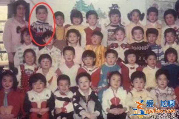 胡歌童年集體照毛衣?lián)岀R 8歲熒幕首秀竟是正大綜藝主題曲 胡歌童年集體照毛衣?lián)岀R 8歲熒幕首秀竟是正大綜藝主題曲