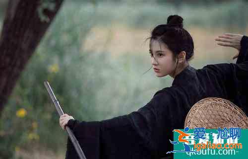 舞蹈專業(yè)畢業(yè)被張藝謀看中,轉(zhuǎn)型成演員《暮白首》任嘉倫都捧不動? 舞蹈專業(yè)畢業(yè)被張藝謀看中,轉(zhuǎn)型成演員《暮白首》任嘉倫都捧不動?