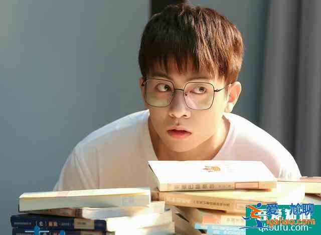 一部不一樣的青春校園爆笑甜寵劇,怪力少女愛上高能冰山醫學霸? 一部不一樣的青春校園爆笑甜寵劇,怪力少女愛上高能冰山醫學霸?