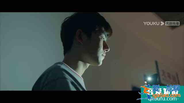 晚歸翻墻被保安逮個正著?《非處方青春》給你最真實的大學生活? 晚歸翻墻被保安逮個正著?《非處方青春》給你最真實的大學生活?