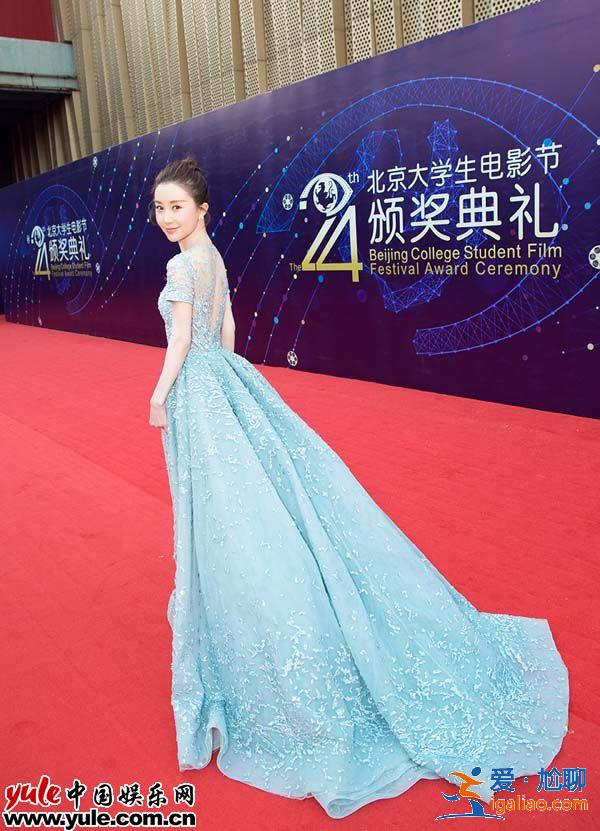 舒暢出席大學(xué)生電影節(jié) 仙氣紗裙盡顯優(yōu)雅動(dòng)人