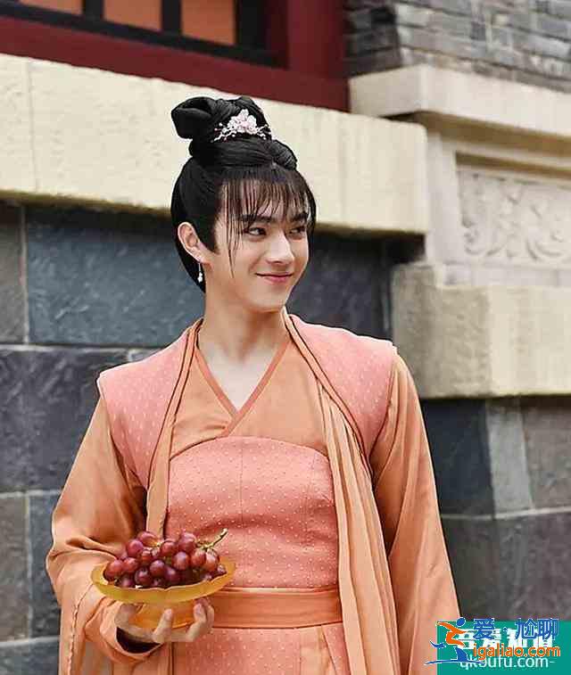 許凱《天舞紀》首播，網友：熬夜看了8集，女二比女主美多了？