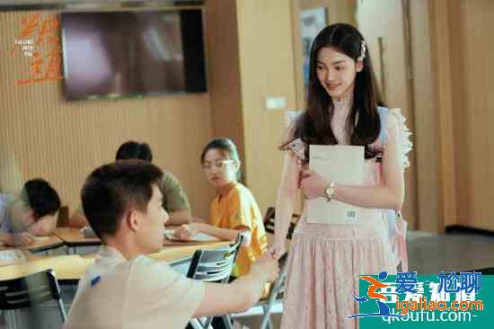 演員張凱瑩新劇《熾道》熱播 系花施茵直球追愛上演be美學？