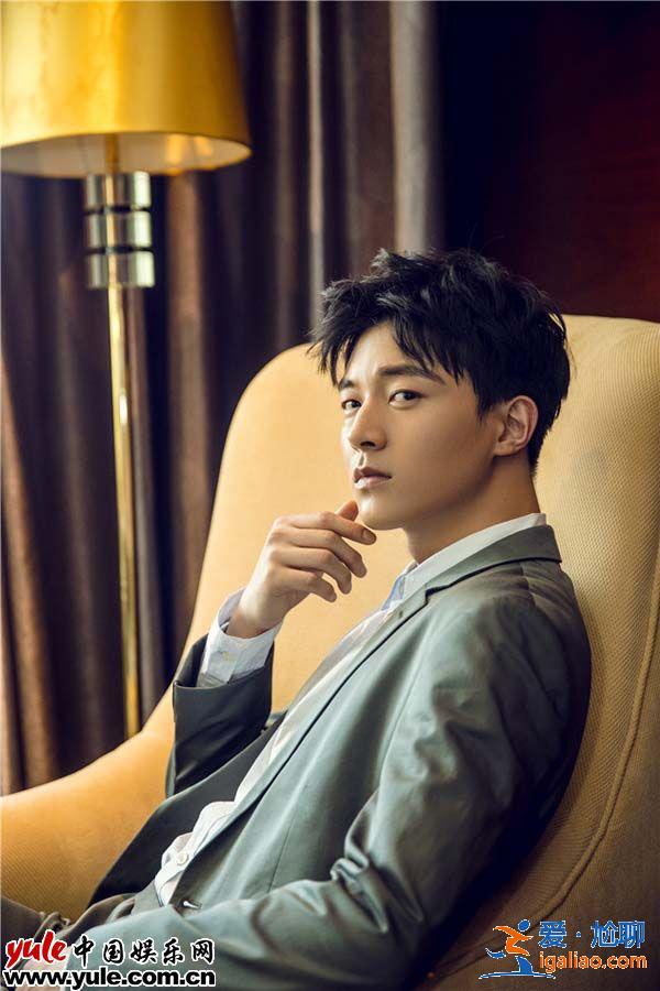 魏天浩西裝造型滿屏質感 溫潤少年洋溢優雅氣質