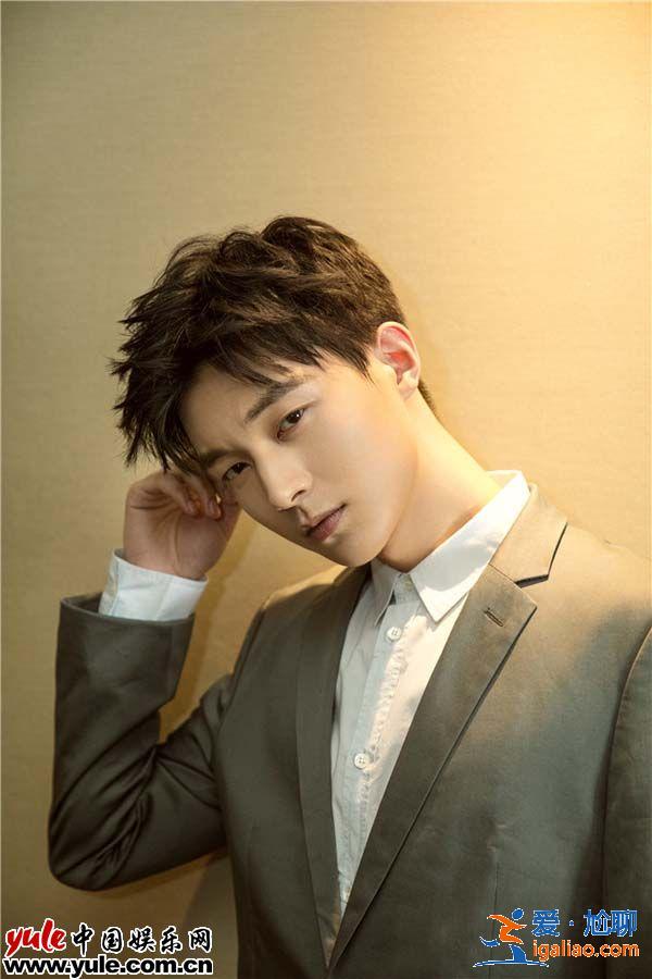魏天浩西裝造型滿屏質感 溫潤少年洋溢優雅氣質