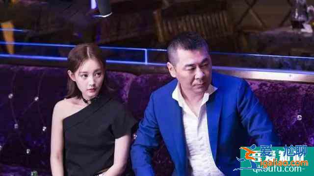 《愛我就別想太多》沈文文：甘當愛情中的“舔狗”，卻換不來尊重？