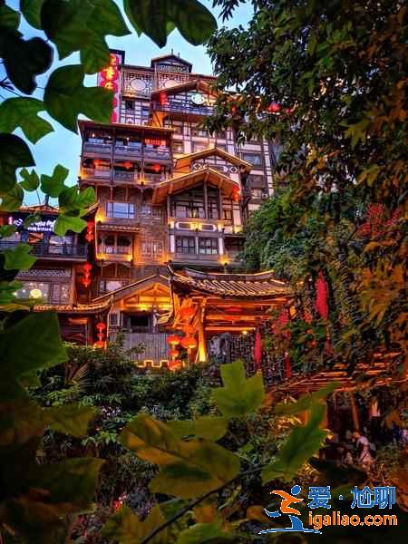 洪崖洞夜景好看嗎，洪崖洞夜景怎么拍好看，洪崖洞夜景拍照攻略？