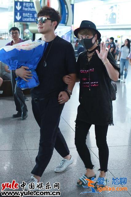 李冰冰、馬麗同天獲男友接機 明星姐弟戀機場狂撒狗糧