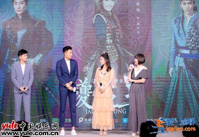 孫驍驍首演舞臺劇錘煉演技 發布會身穿紗裙仙氣飄飄 孫驍驍首演舞臺劇錘煉演技 發布會身穿紗裙仙氣飄飄