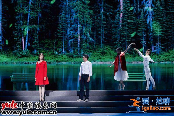 唐嫣受邀參加慶十九大詩歌朗誦會 深情朗誦獲現場掌聲不斷