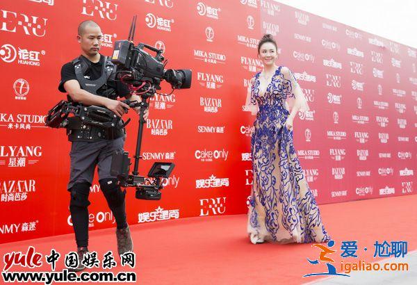 呂佳容時尚盛典化身“藍精靈” 獲最具潛力女演員獎