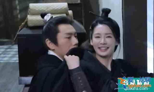 《錦繡南歌》船戲花絮,秦昊李沁拍貼身戲,全程用擋板絲毫不親密? 《錦繡南歌》船戲花絮,秦昊李沁拍貼身戲,全程用擋板絲毫不親密?