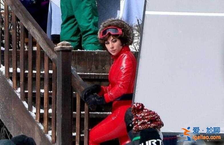 Lady Gaga新片造型劇照首曝光 黑發復古造型扮時尚黑寡婦? Lady Gaga新片造型劇照首曝光 黑發復古造型扮時尚黑寡婦?