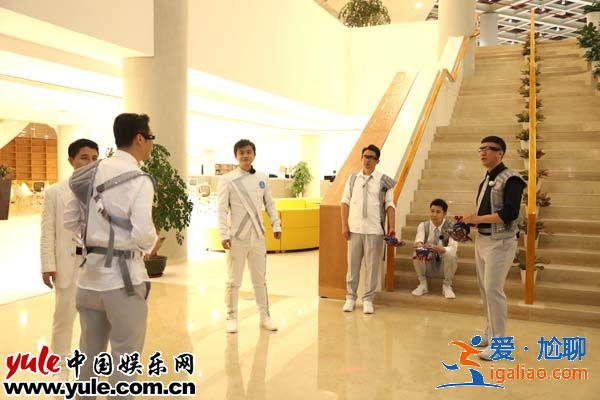 人類VS人工智能人 《極限挑戰》開啟頭腦風暴全員陷“身份危機”