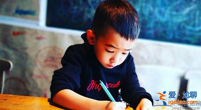 jasper做作業應采兒心疼 5歲萌娃課業壓力竟這么大 jasper做作業應采兒心疼 5歲萌娃課業壓力竟這么大