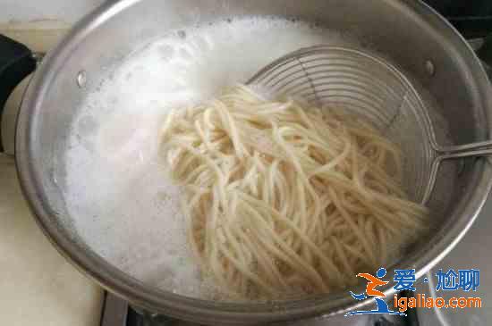 涼面里的蒜泥水怎么做？