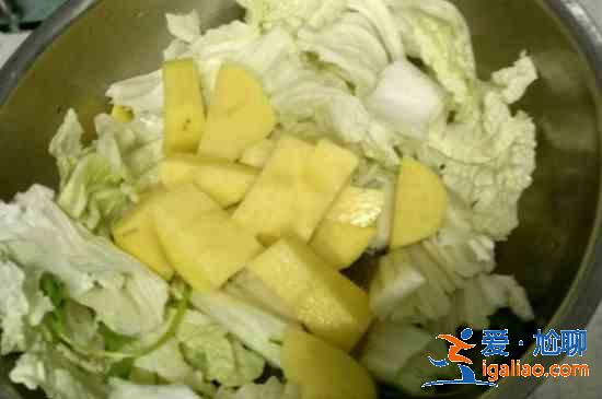 白菜和土豆怎么炒好吃? 白菜和土豆怎么炒好吃?
