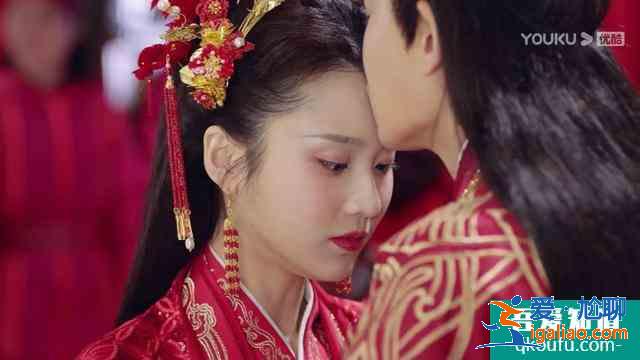 《暮白首》白首夫婦大婚當(dāng)日太虐心，凌虛閣遭剿滅，錯(cuò)在農(nóng)夫救蛇？