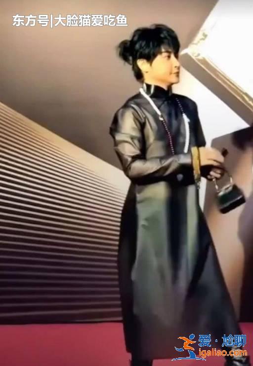 陳志朋再次“中毒”,當皮裙撩起那一刻,粉絲:小毒虎 陳志朋再次“中毒”,當皮裙撩起那一刻,粉絲:小毒虎