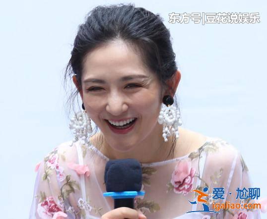 謝娜出席活動成焦點，笑容憔悴惹人憐！網友：娜姐太拼了！