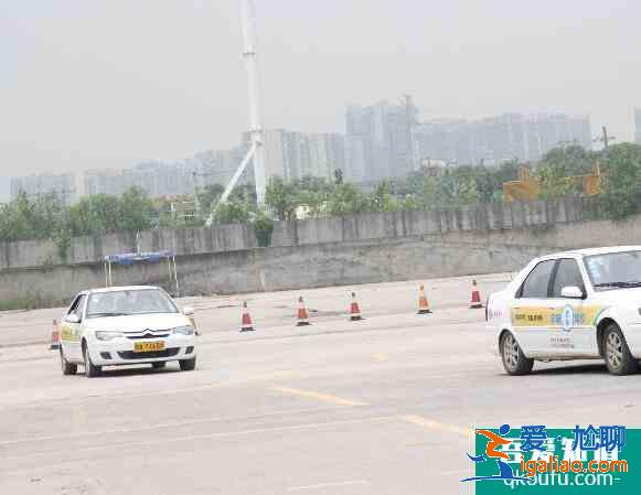 科目三靠邊停車扣分標準，科目三怎么靠邊停車？