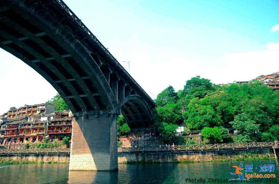 長(zhǎng)沙自駕去鳳凰需要多長(zhǎng)時(shí)間，長(zhǎng)沙自駕去鳳凰路線(xiàn)？