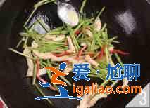 蘆蒿炒雞柳怎么做？？