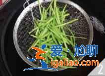 蘆蒿炒雞柳怎么做？？