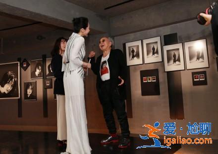 許晴曬照慶50歲生日,穿透視長裙甜美優雅少女感爆棚 許晴曬照慶50歲生日,穿透視長裙甜美優雅少女感爆棚