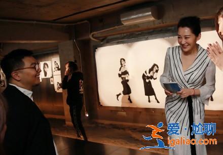 許晴曬照慶50歲生日,穿透視長裙甜美優雅少女感爆棚 許晴曬照慶50歲生日,穿透視長裙甜美優雅少女感爆棚