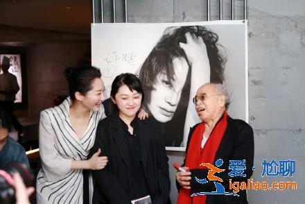 許晴曬照慶50歲生日,穿透視長裙甜美優雅少女感爆棚 許晴曬照慶50歲生日,穿透視長裙甜美優雅少女感爆棚