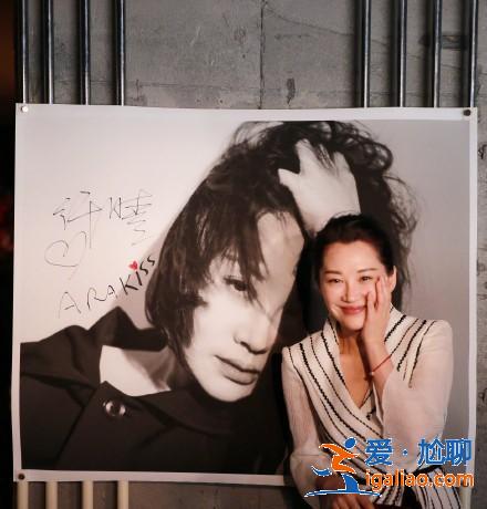 許晴曬照慶50歲生日,穿透視長裙甜美優雅少女感爆棚 許晴曬照慶50歲生日,穿透視長裙甜美優雅少女感爆棚