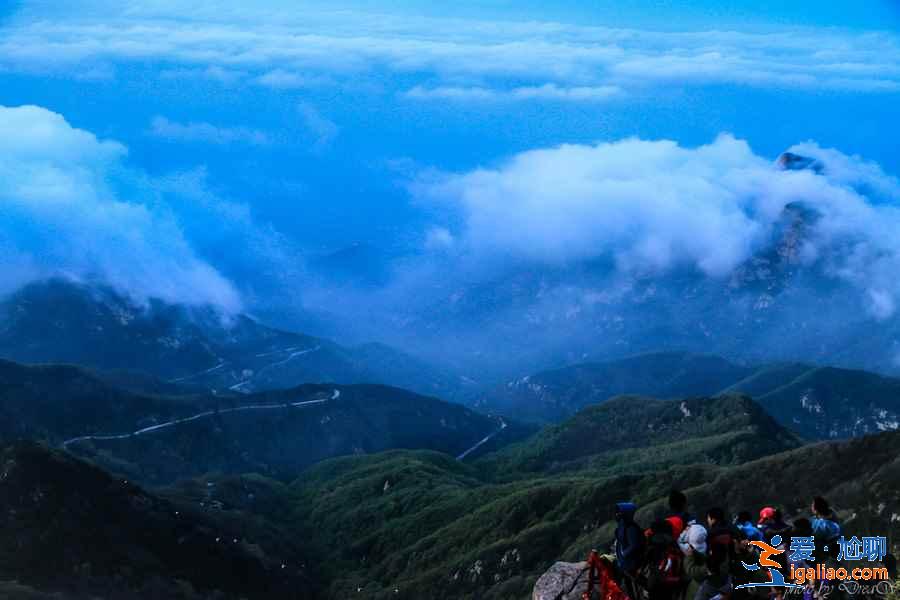 泰山站和泰安站是一個站嗎，哪個離泰山近？