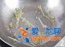 雞蛋炒苦瓜怎么做?? 雞蛋炒苦瓜怎么做??