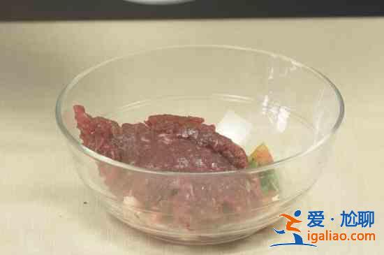牛肉餡餃子怎么調餡？