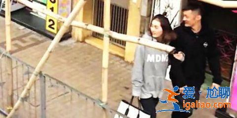 余文樂夫妻路遇車禍 回頭張望露“吃瓜”表情