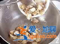 草菇爆雞絲怎么做？？