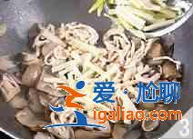 草菇爆雞絲怎么做？？