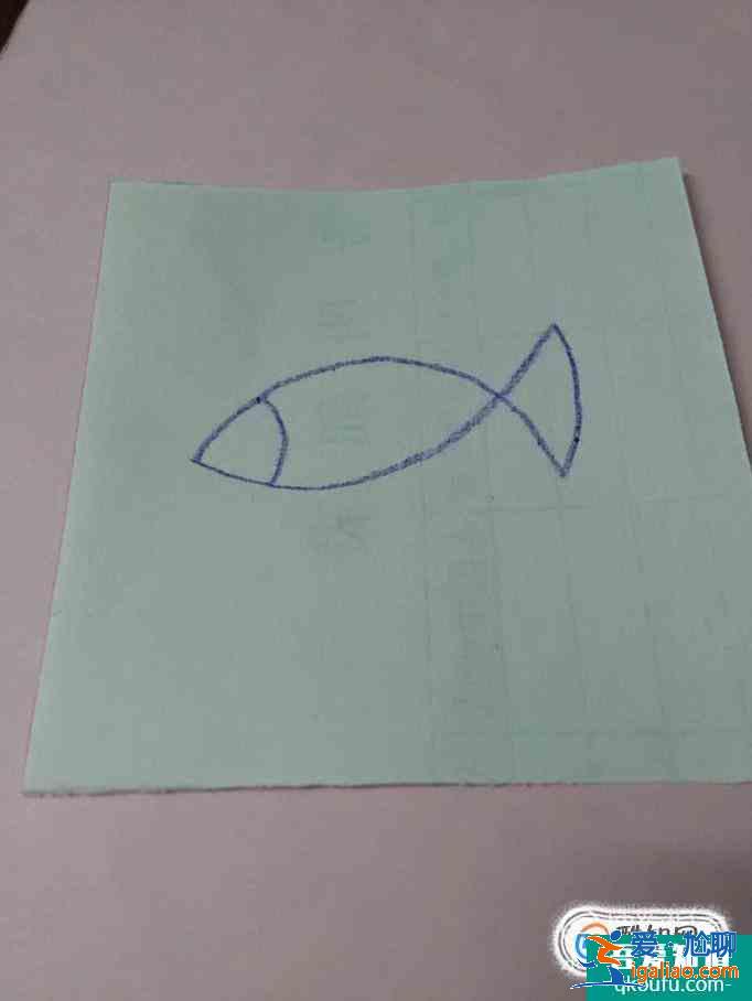 教寶寶一個(gè)畫(huà)魚(yú)的方法？