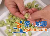 蠶豆香芹炒臘肉的家常做法？