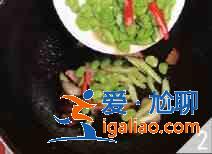 蠶豆香芹炒臘肉的家常做法？