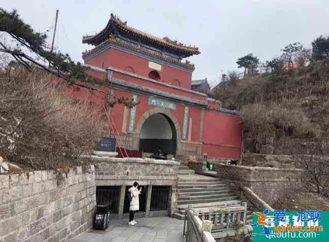 泰山山頂?shù)V泉水多少錢一瓶？