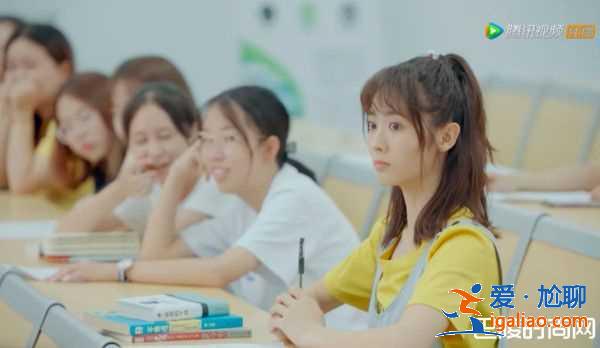 《致我暖暖的小時光》首播笑入坑 怪咖學霸撞車錯包拿衛生巾? 《致我暖暖的小時光》首播笑入坑 怪咖學霸撞車錯包拿衛生巾?