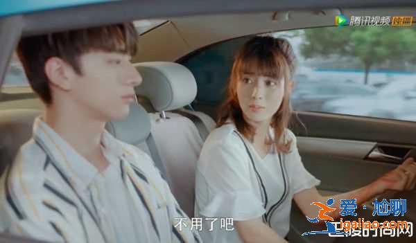 《致我暖暖的小時光》首播笑入坑 怪咖學霸撞車錯包拿衛生巾? 《致我暖暖的小時光》首播笑入坑 怪咖學霸撞車錯包拿衛生巾?