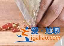 辣子肥腸怎么做？？