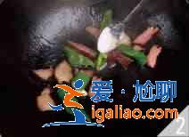 菜梗炒臘肉怎么做?? 菜梗炒臘肉怎么做??