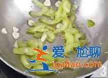 西芹炒豬肝怎么做？？