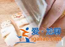辣白菜炒肥腸怎么做？？