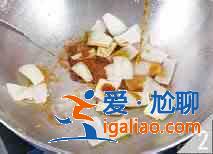 辣白菜炒肥腸怎么做？？