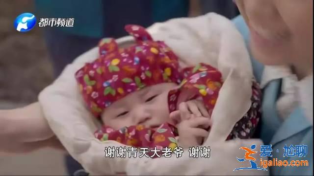 趁女友洗尿布，男子偷走剛出生的孩子，轉手送給路邊一對夫妻！